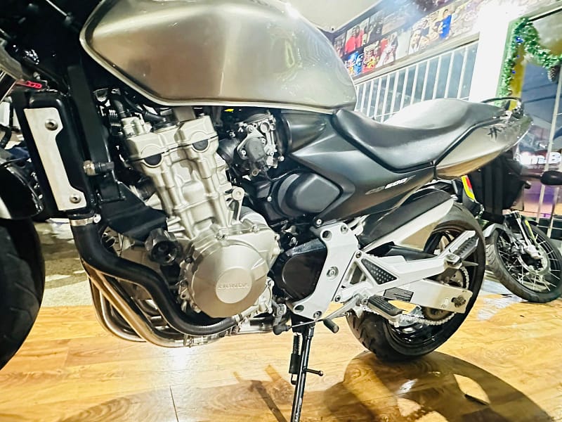 CB 600 Hornet (11)