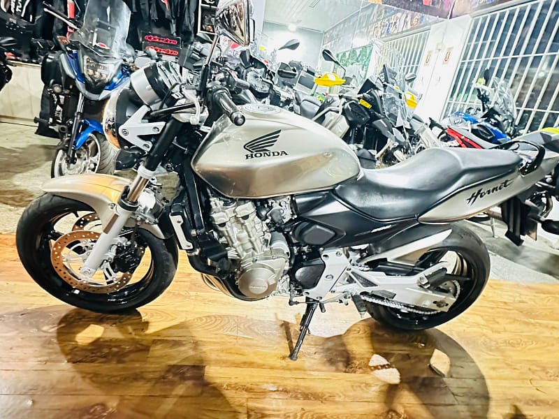 CB 600 Hornet (15)